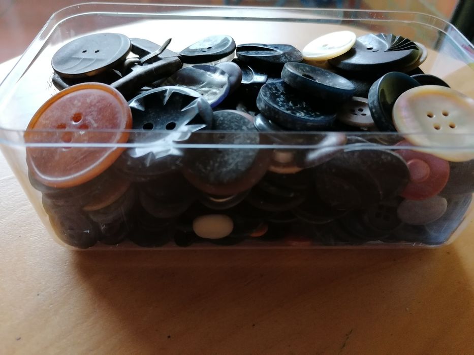 Assortment Button Box64584252030466123