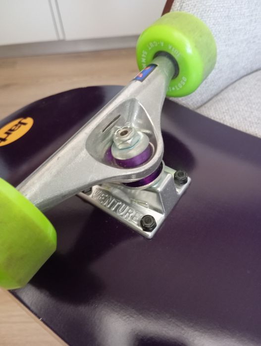 Skate deska JART com trucks Venture V-light