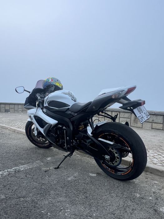 Suzuki gsxr 750 k8 ( imaculada )