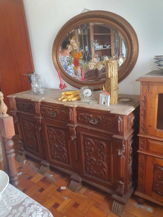 Diversos móveis antigos