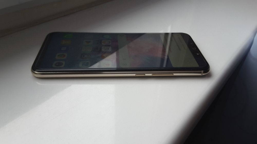 Telefon komórkowy Huawei kolor ZŁOTY plus nowe etui