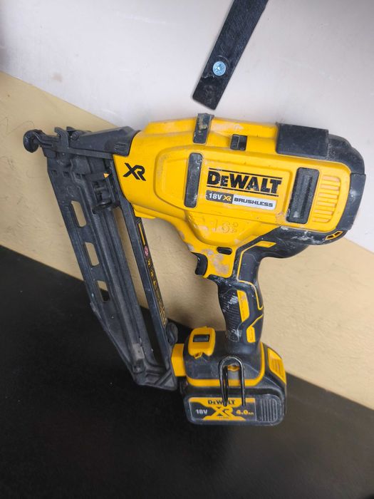 Gwoździarka/Sztywciarka DeWalt