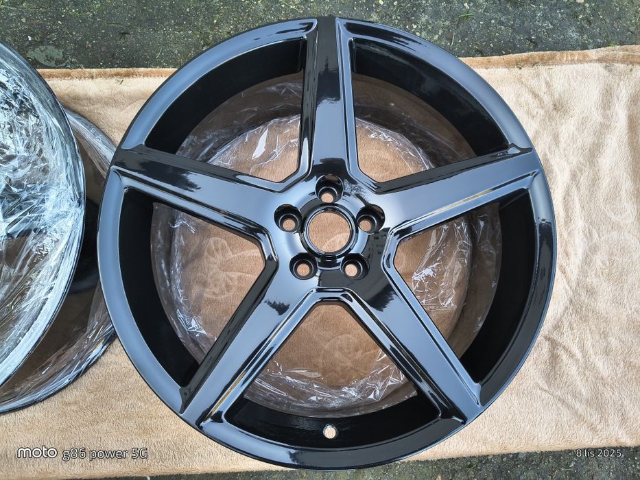 Sprzedam felgi aluminiowe 18 cali 5 x 100 et35