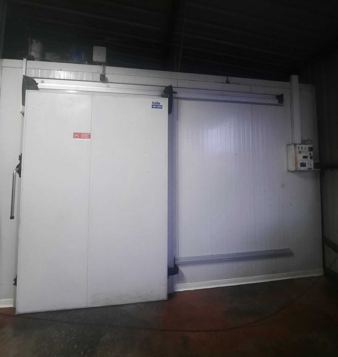 Câmara Frigorífica, também vendo só o motor.