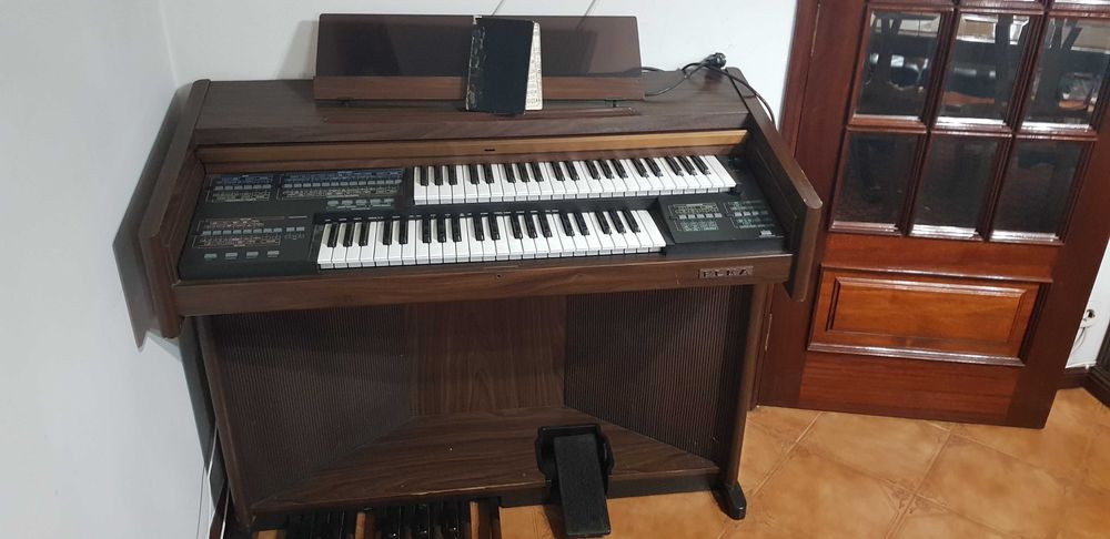 Instrumento Musical - Orgão antigo