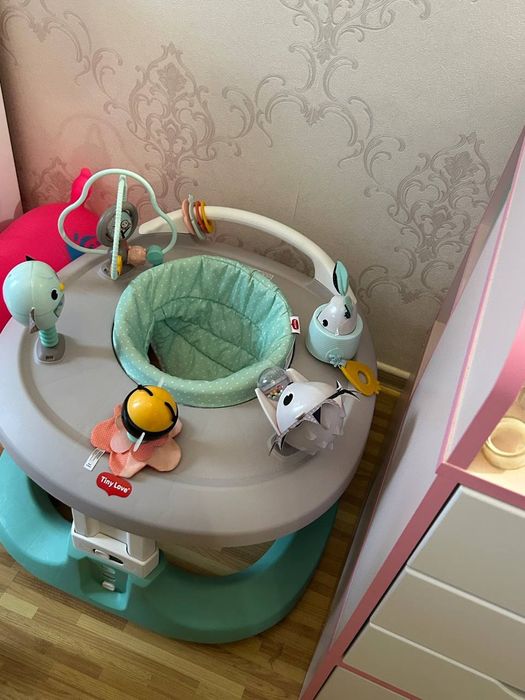 Розвиваючий центр хонудки пригунки Tiny love 4 в 1