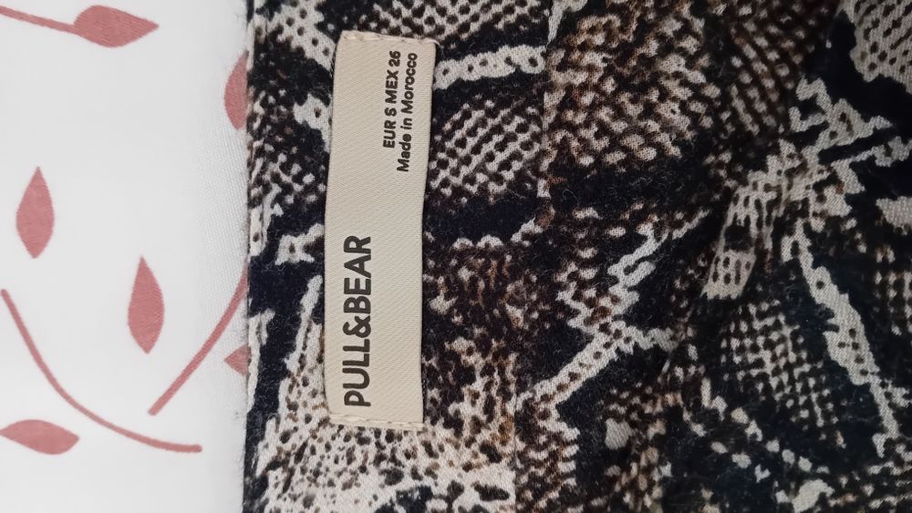 Saia Pull&Bear, Tam S