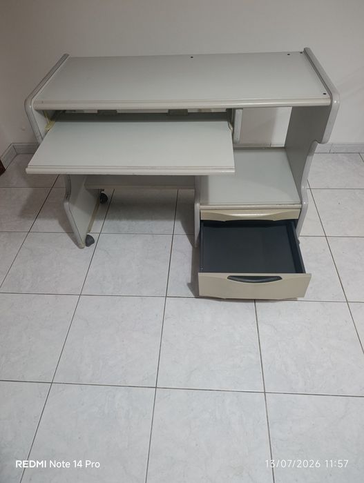 Secretária de computador