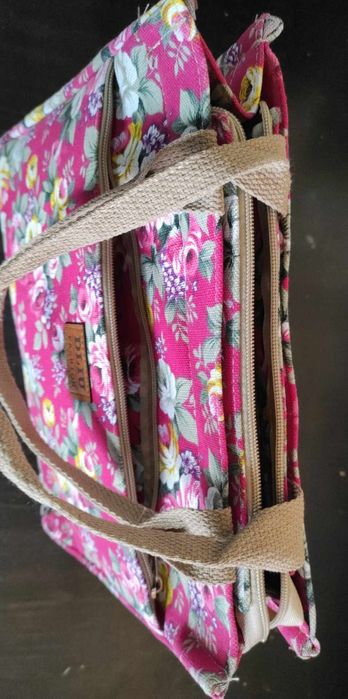 Bolsa em tecido  nova com fecho