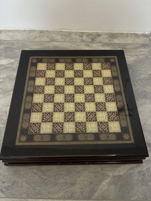 Деревʼяні шахи чудової якості