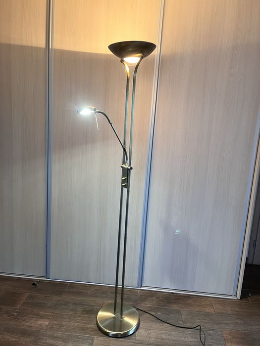Lampa stojąca . Wysokosc 182cm.