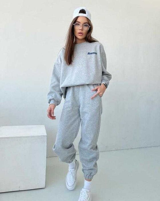 Женский серый спортивный костюм свитшот и джоггеры