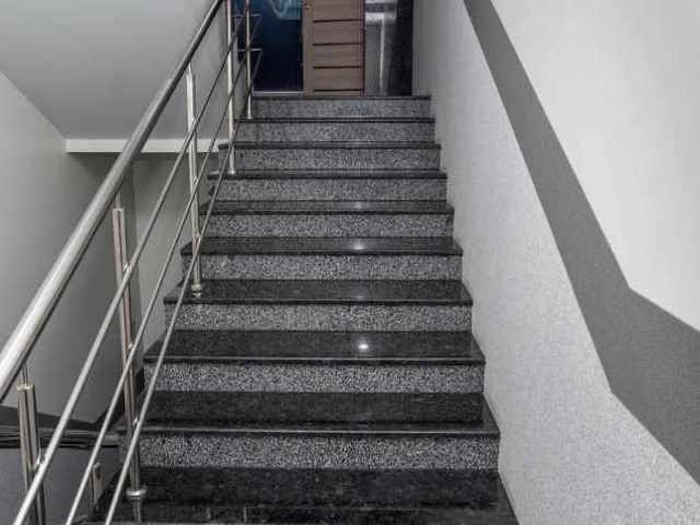 Гранітні підвіконня, стільниці, сходи на замовлення.