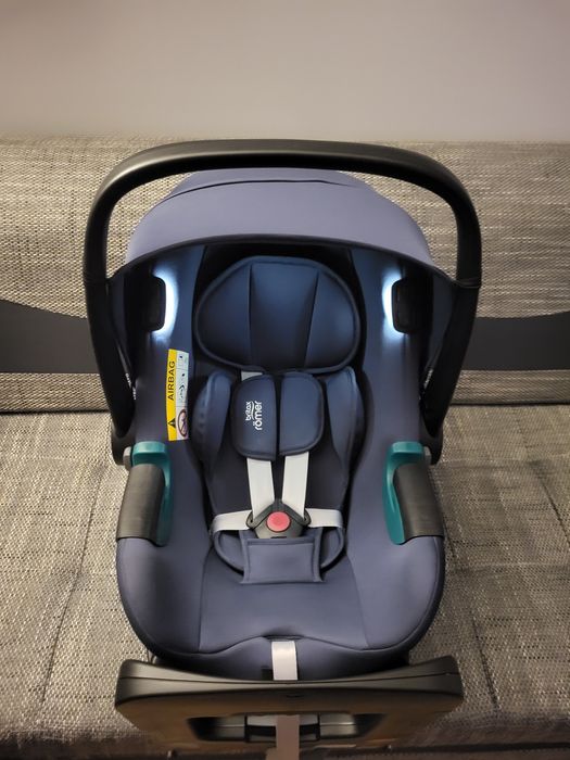 Britax Romer 
britax
römerrömer
with FLEX BASE
iSENSE BR Indigo Bluew