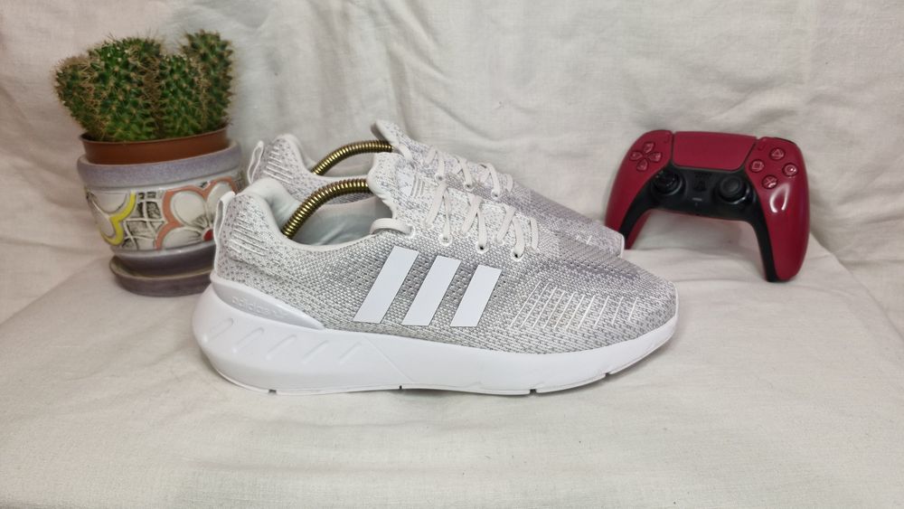 Кросівки Adidas Swift Run 22 Originals.Розмір 42.5