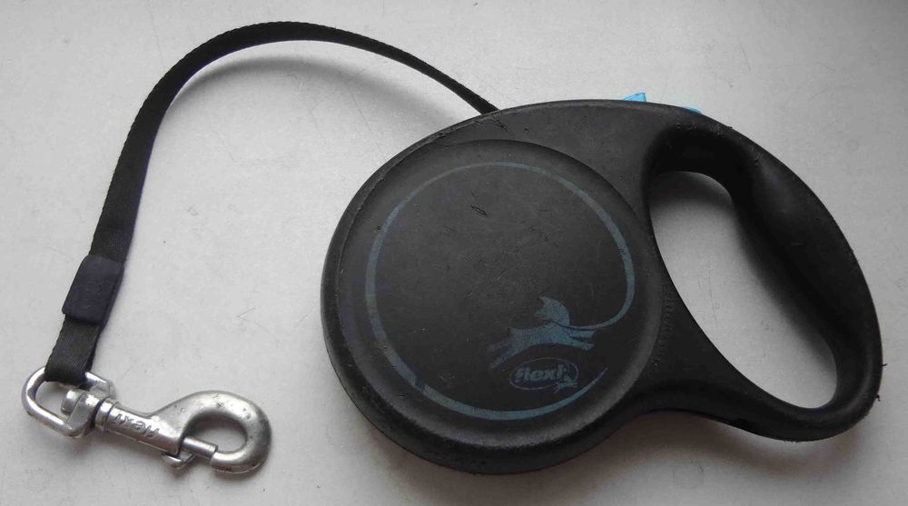 Поводок-рулетка Flexi Classic M лента 5 м до 25 кг черная