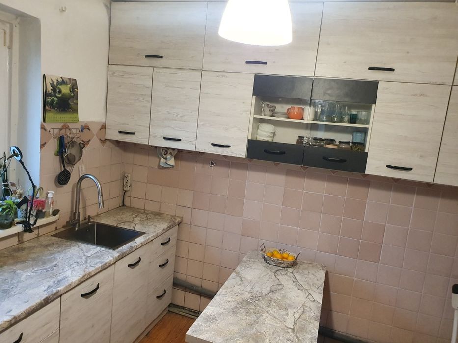 Продам кухню з технікою  столом варильною, мийка