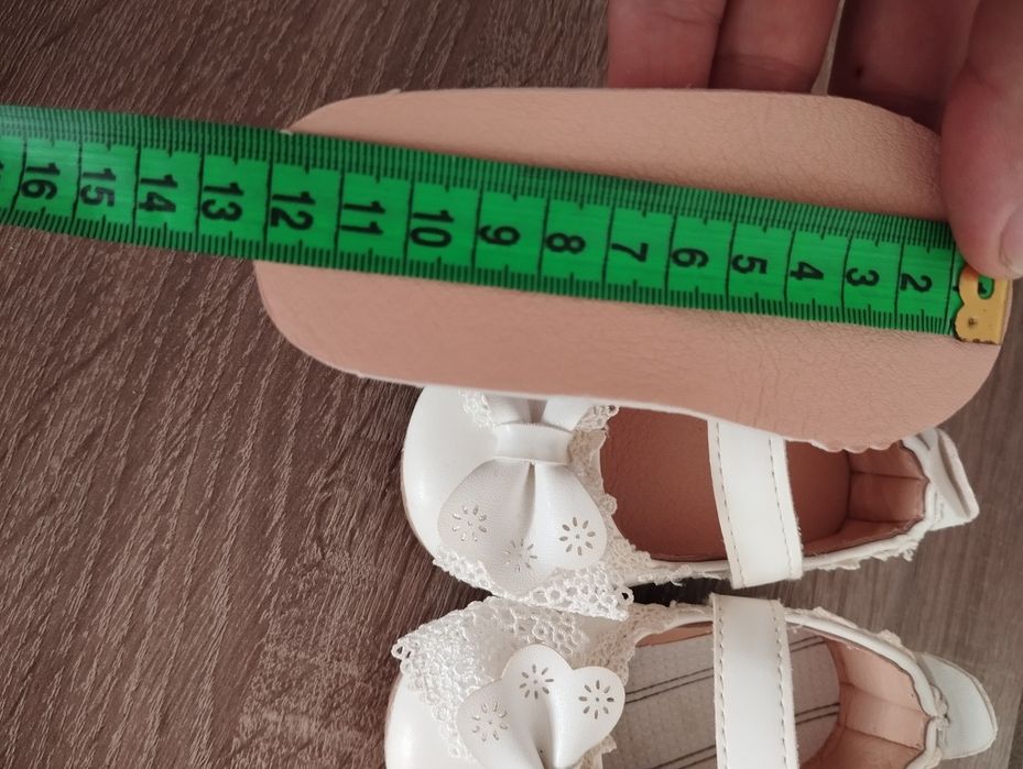 Взуття дитяче дівчинка босоніжки, туфлі, тапочки.