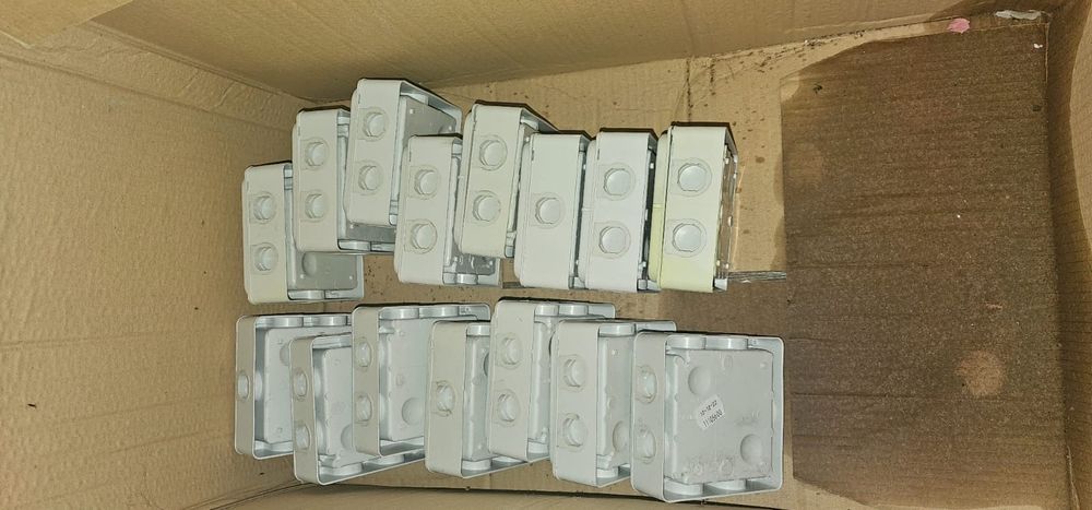 Luzes de teto e de parede. Caixas de derivação,  respiradores