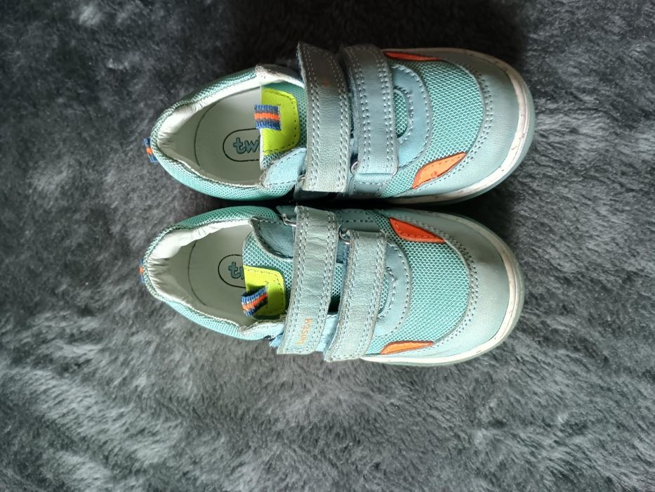 Sneakersy na rzepy dla dziecka