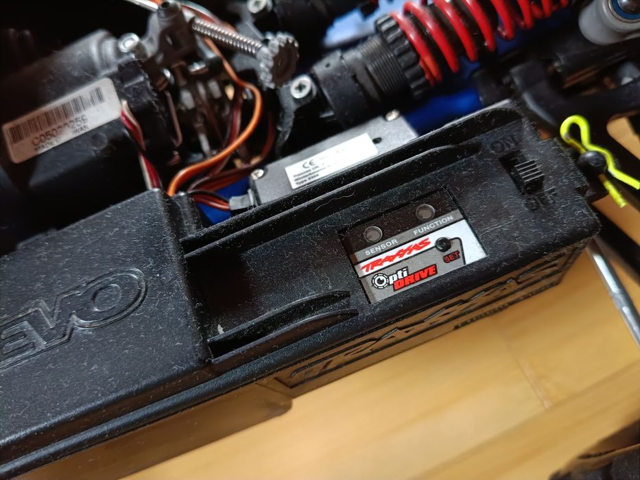Traxxas revo nitro 3.3, 2.5r auto spalinowe