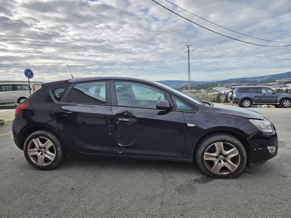 Opel Astra J 1.7 CDTi de 2011 para peças