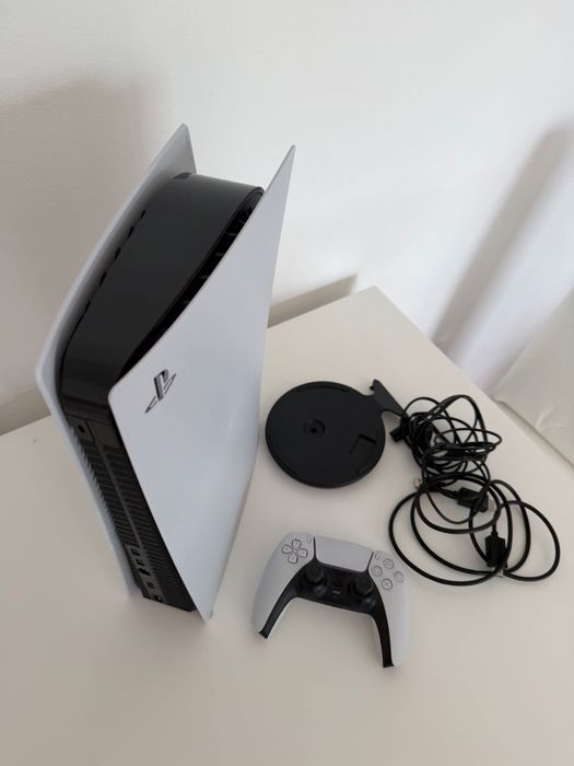 PS5 Digital - usada 2 vezes