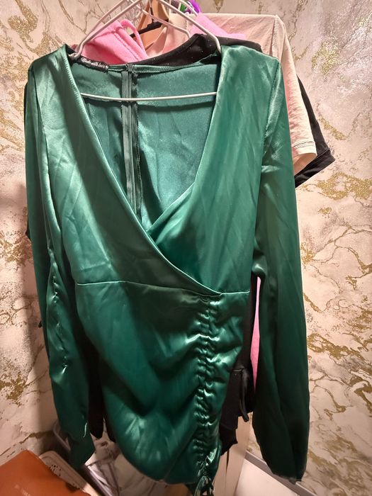 Смарагдова сукня