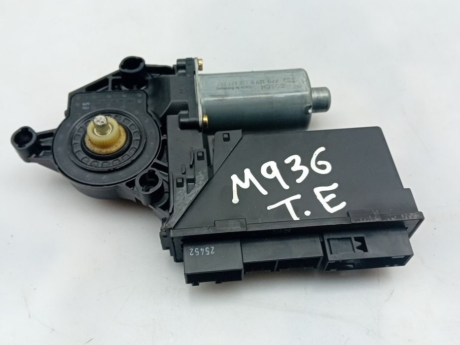 Motor vidro trás esquerdo AUDI A4 (8E2, B6)