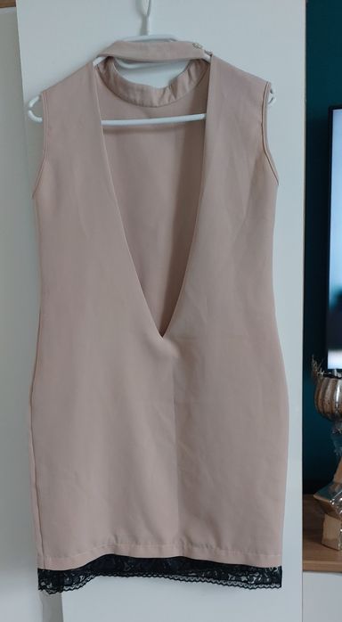 Piekna sukienka bez plecow