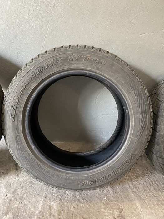 Шины yokohama 225/60 R17 износ 50%