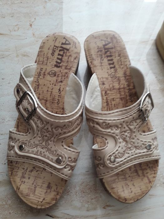 Sprzedam buty letnie-cena za 3 sztuki