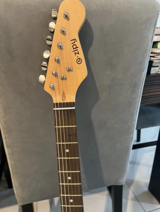 Guitarra elétrica e interface de audio +24 palhetas
