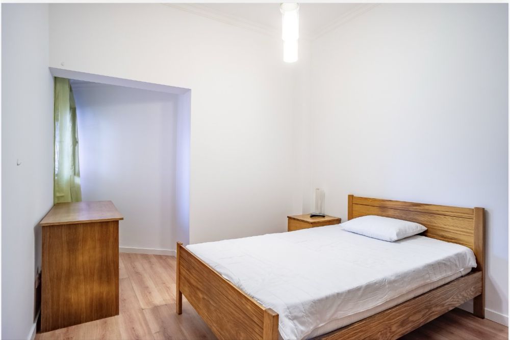 Quarto c/ WC priva. Monte da Caparica - Perto de Faculdades FCT e Egas