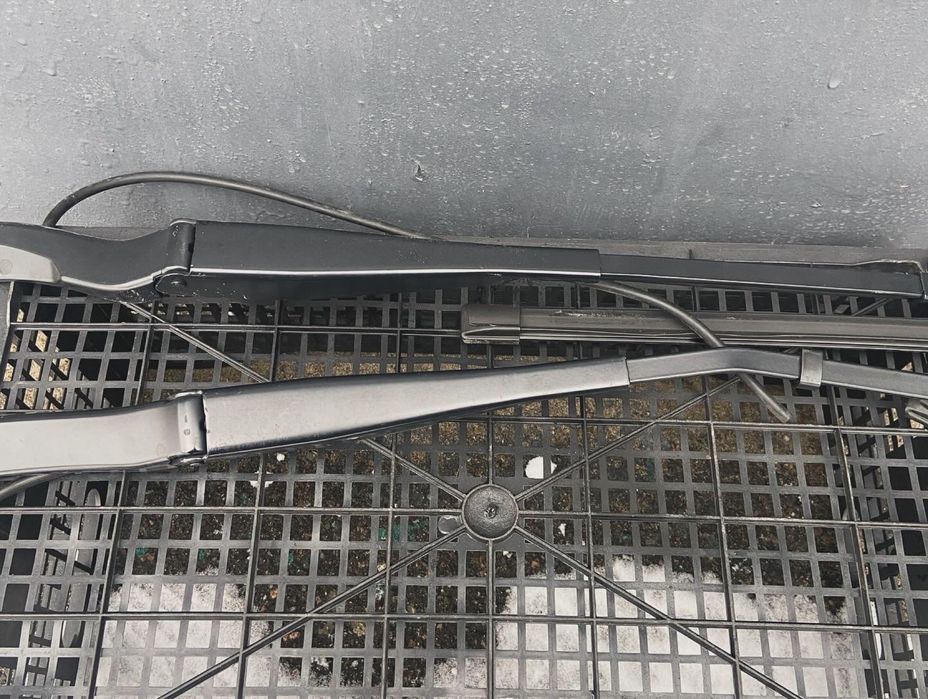 Повідець двірника лівий/правий Tesla model 3, оригінал!