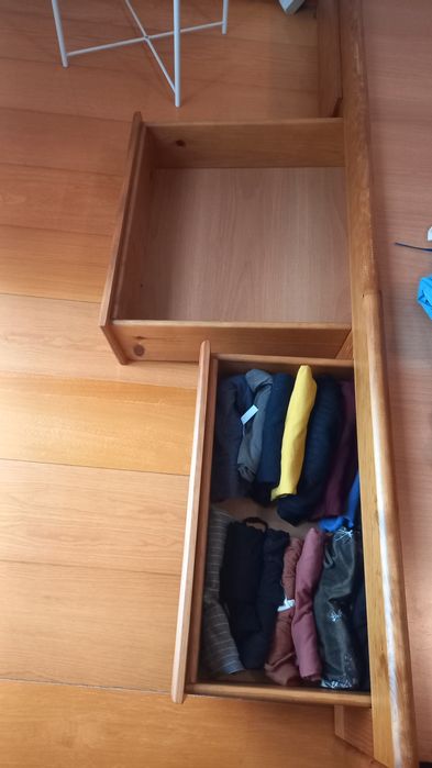 Cama de solteiro  em pinho tratado com muito boa qualidade