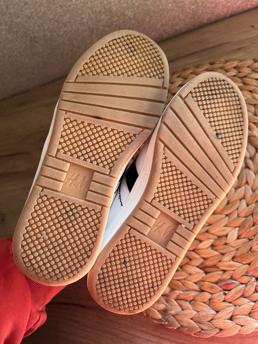 Кросівки H&M в стилі ретро
