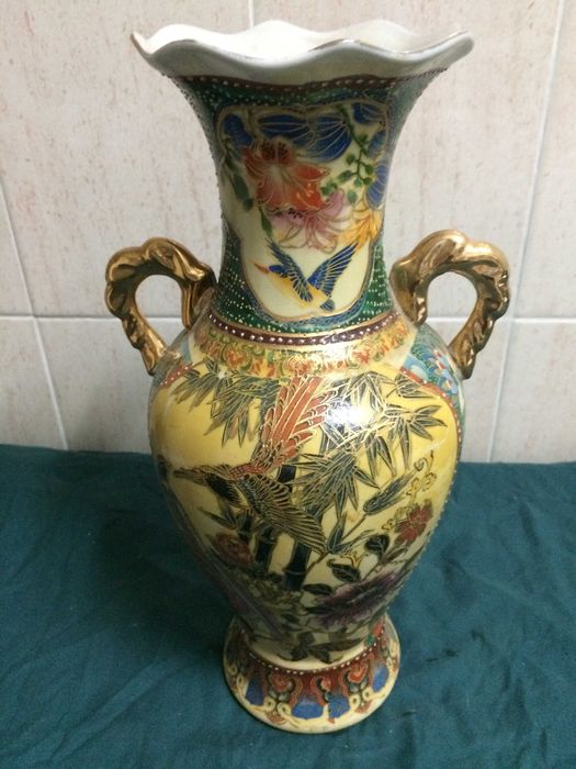 Ânfora bem Antiga Satsuma em Porcelana oriental chinesa pintada à mão