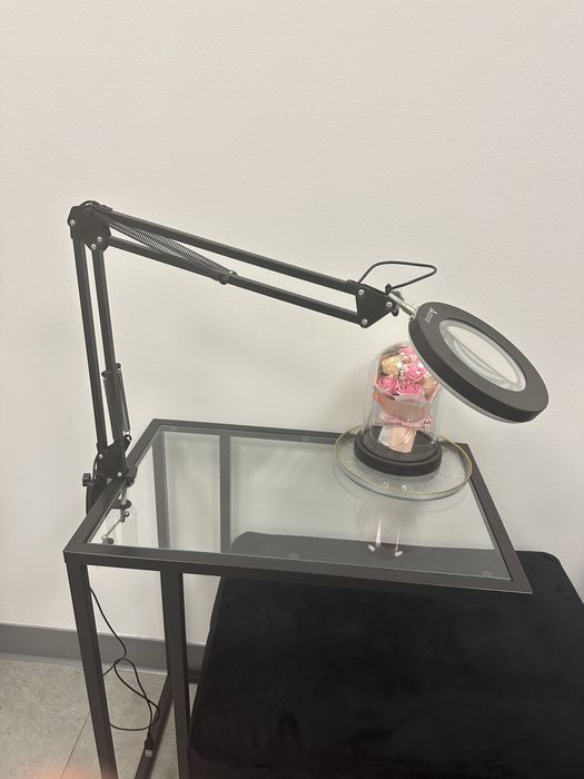 Lampa przykrecana do stolika lupa led