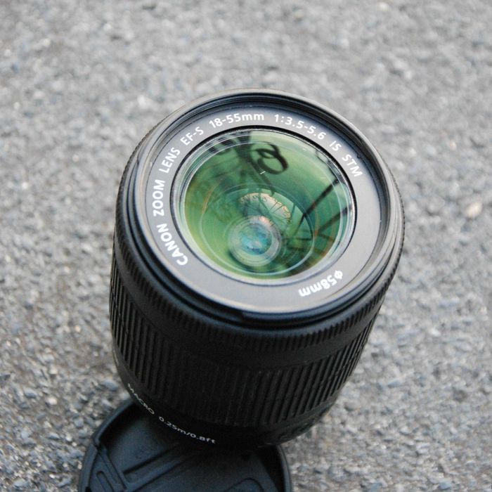 Дзеркальний кроп об'єктив Canon EF-S Lens 18-55mm 1:3.5-5.6 IS STM