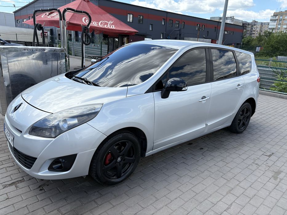 Renault grand csenic