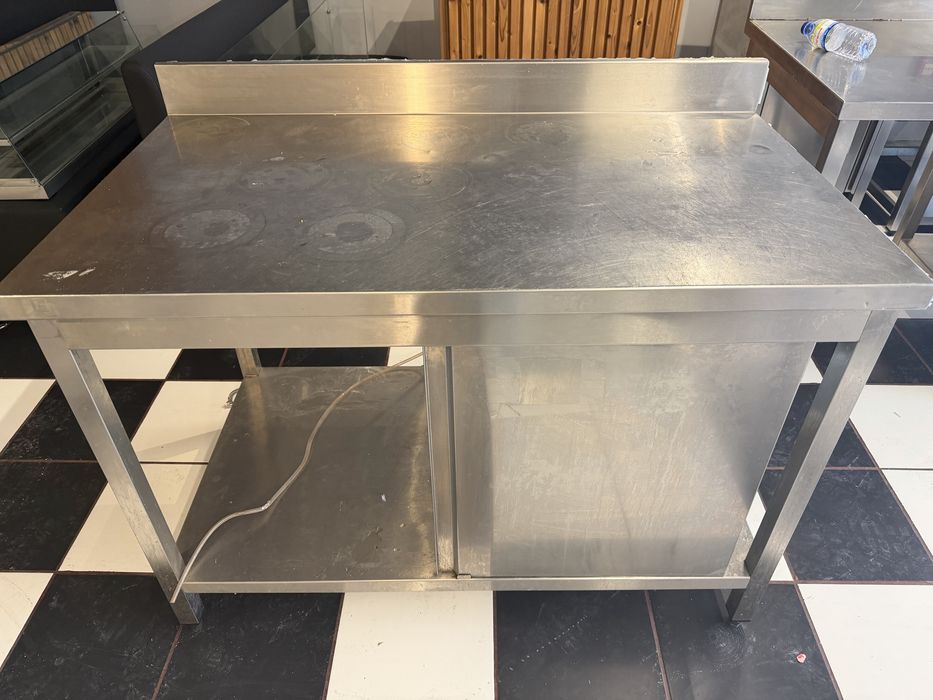 Bancada de inox com porta de correr