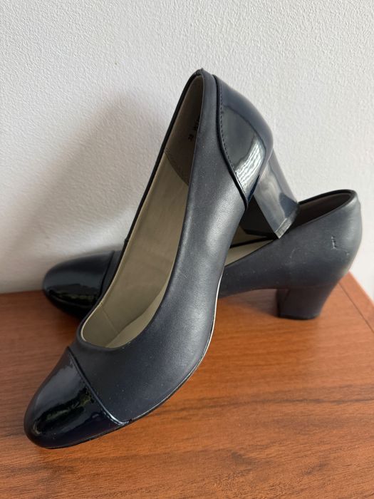 Nowe buty na obcasie, granat, roz 38