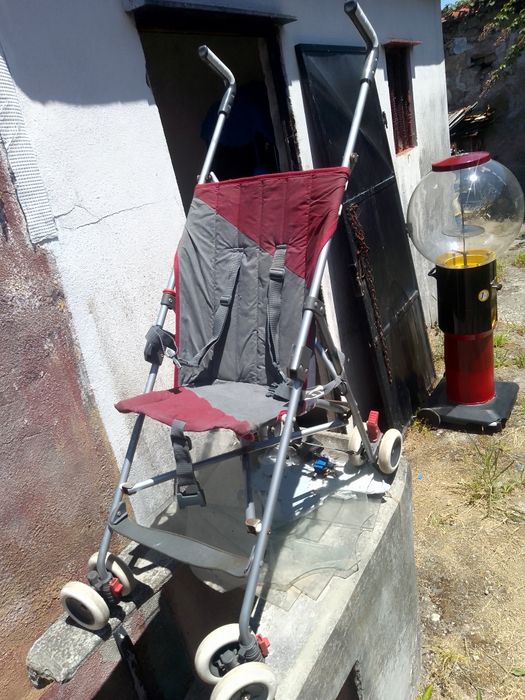 Impeccable stroller.438209887957821441