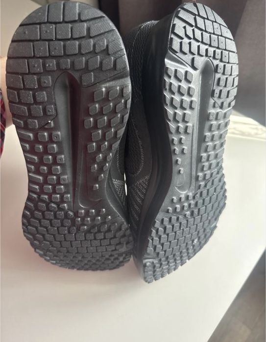Нові кросівки nike run defy