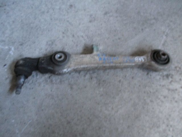 Braço de suspensão frente esquerdo VOLKSWAGEN Passat (3B3)