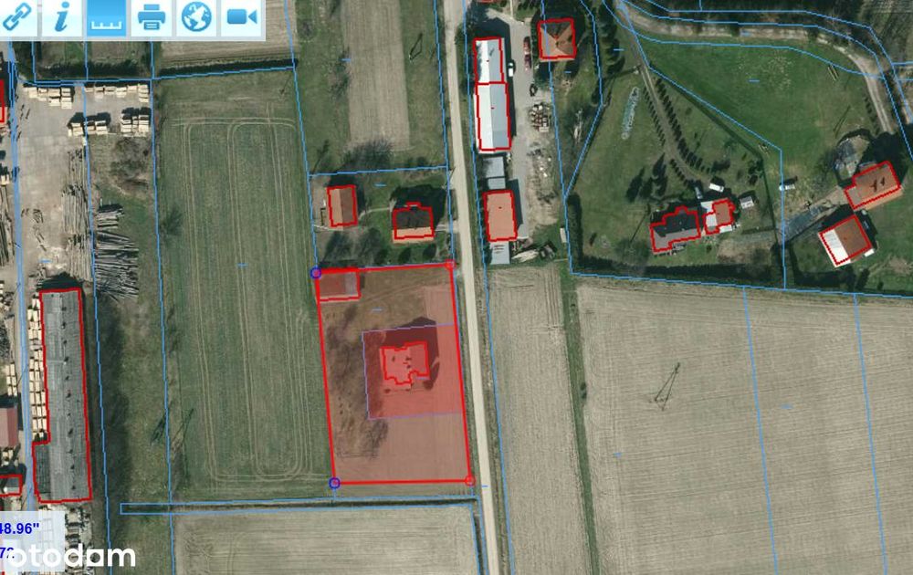 Dom w stanie surowym zamkniętym na 28 arowej działce.