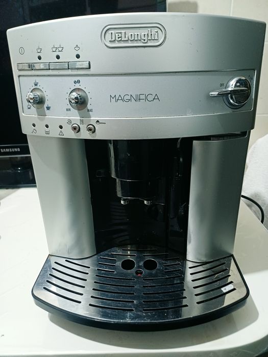 Máquina de Café Automática De'Longhi Magnifica ESAM 3200.S
