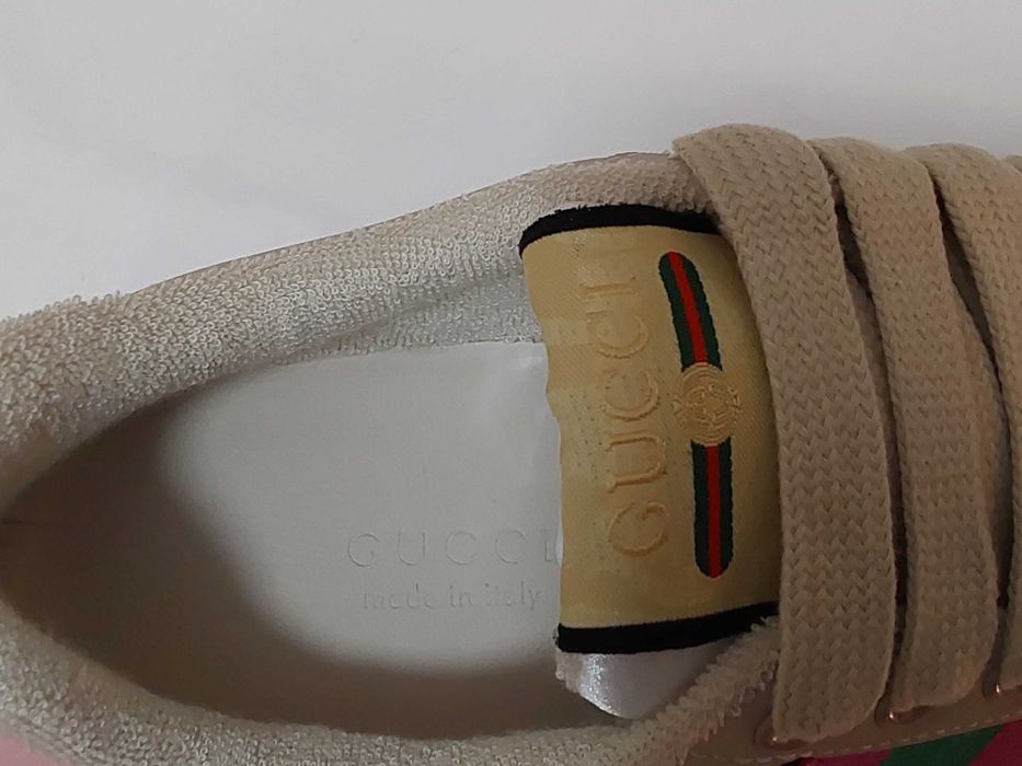 Sapatilhas Novas da Gucci com Cristais .