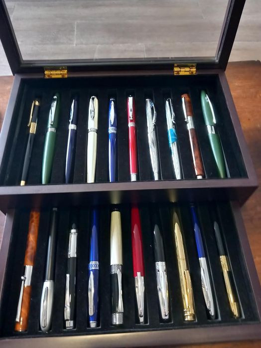 Canetas tinta permanente (20) com estojo.